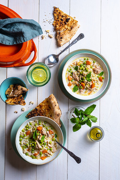 Perlinių kruopų sriuba su žirneliais, mėtomis ir vištiena